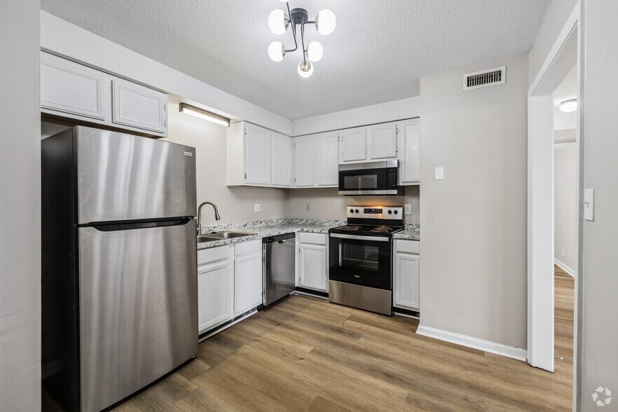 2BR, 1BR - 800SF - Kitchen - Liberty Homes Apartments
