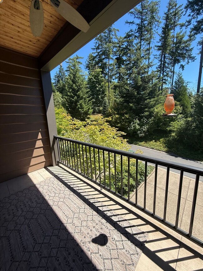 Building Photo - Stunning Contemporary townhome in Coveted Peterkort Woods, near St. Vincent's in Cedar Mill