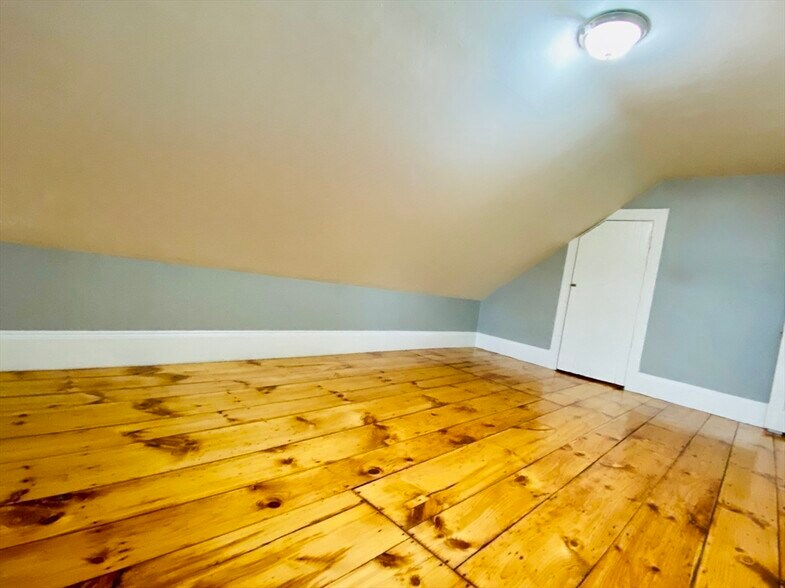 Building Photo - 18 Montvale Ave