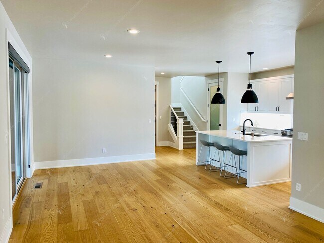 Building Photo - Craftsman Charm Meets Modern Luxury in Summit West