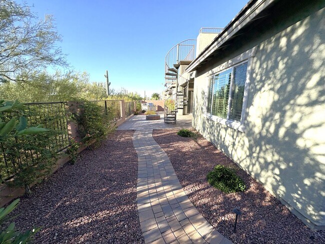 Building Photo - Dove Mountain 4 bedroom with Den 3,277 sq ft 3 car tandem garage