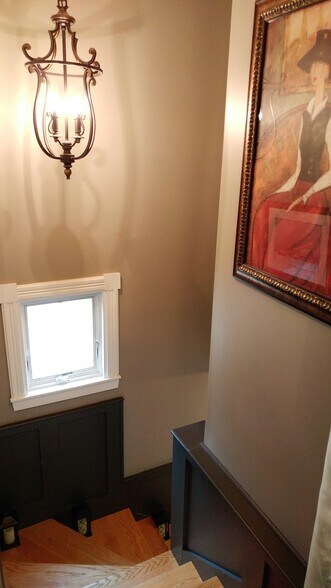 Building Photo - 83 Vernon St