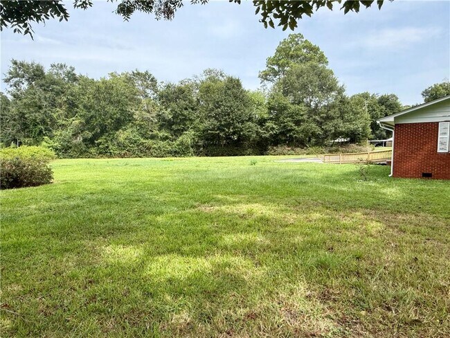 Building Photo - 5520 Helen Dr
