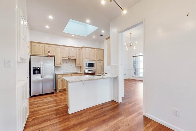 Building Photo - 2710 Mum Dr