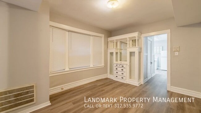 Building Photo - 2132 W Haddon-Unit 1