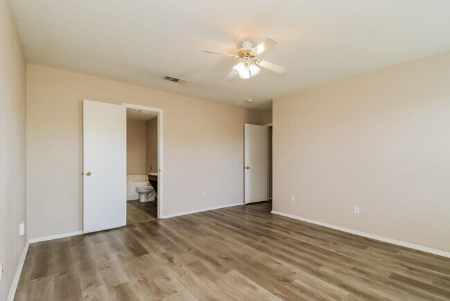Building Photo - 6101 Summerfield Dr