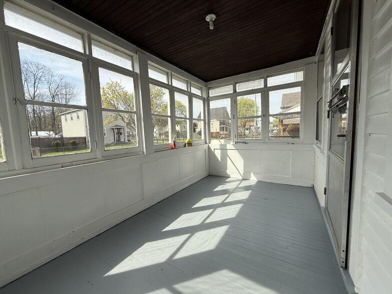 Building Photo - 318 Scio St