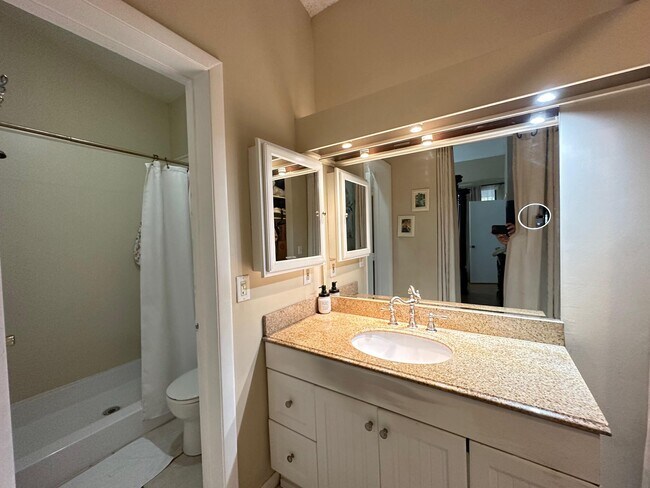 Building Photo - 4509 Carambola Cir S