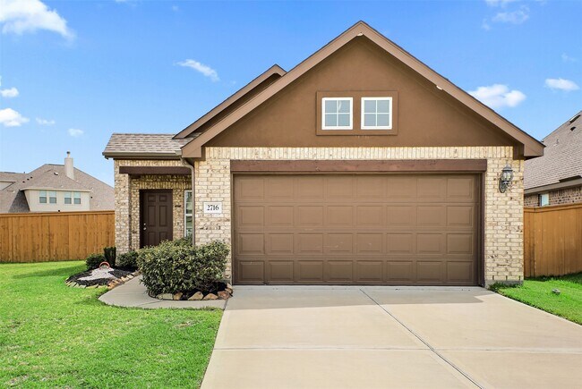 Building Photo - 2716 Bernadino Dr