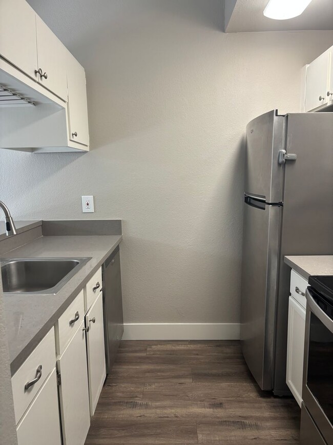 Building Photo - Renovated two bedroom two bath townhome, Windsor!!