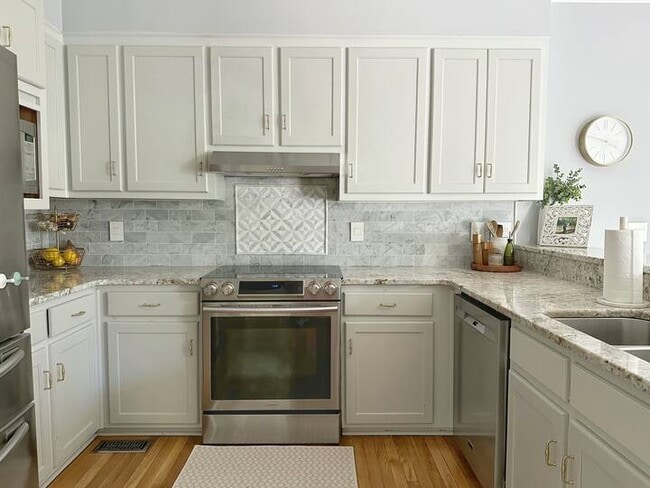 Building Photo - 4462 Cape Cod Dr