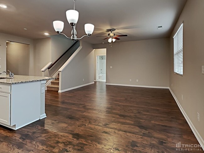 Building Photo - 832 Foxdale Dr
