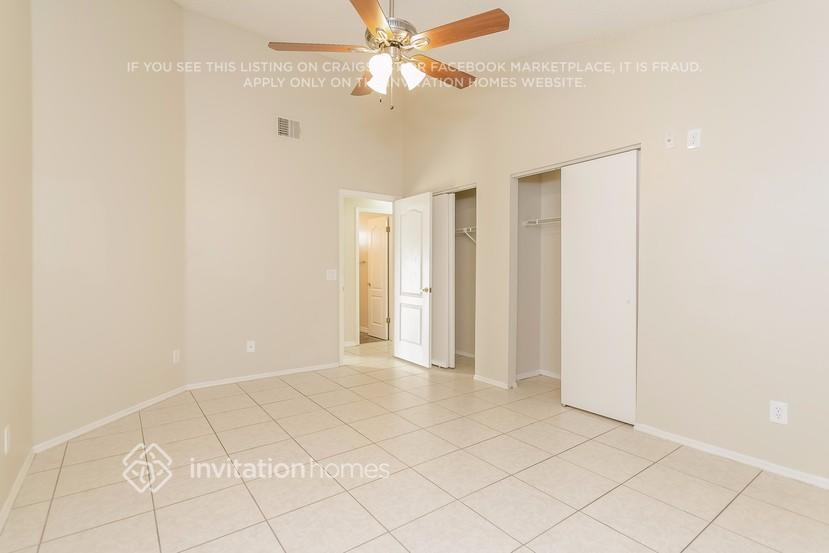 Building Photo - 203 N Lake Ct