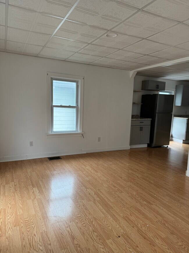 Building Photo - 1006 Academy St