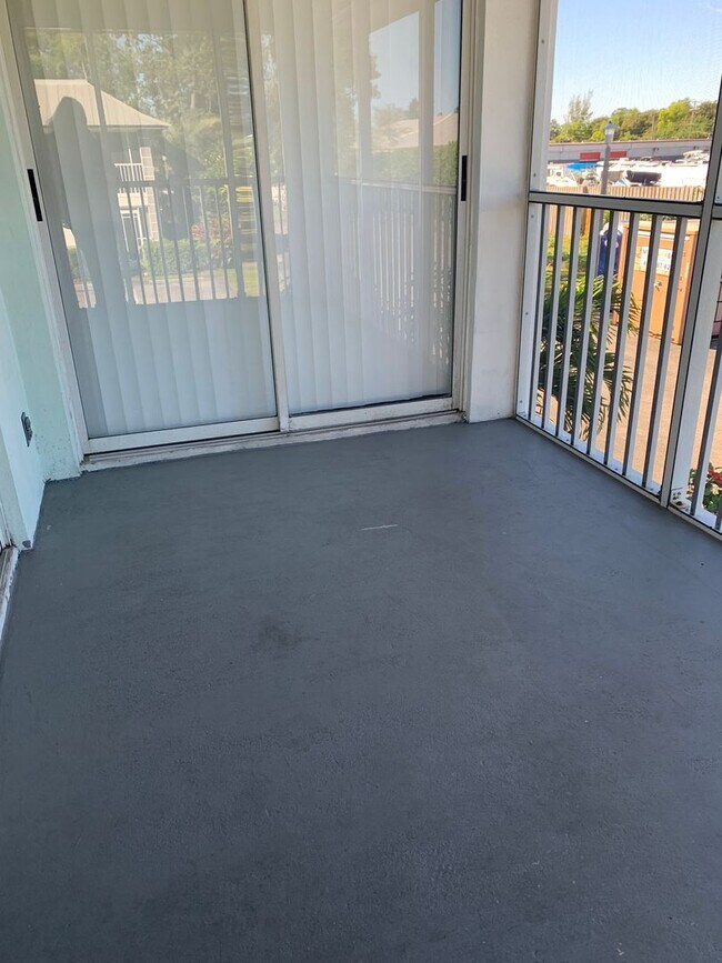 Building Photo - All  Utilities  included  in the rent - 2/...