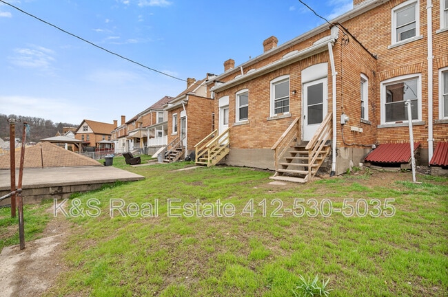 Building Photo - 523 Marwood Ave