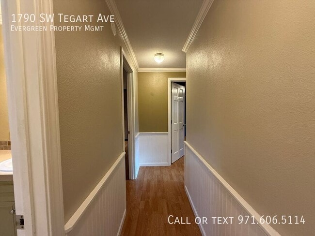 Building Photo - 1790 SW Tegart Ave