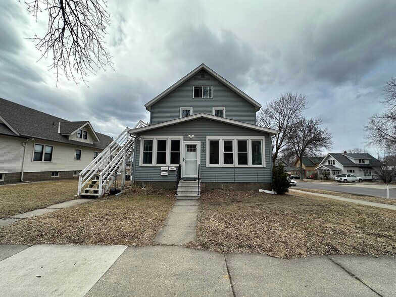 Building Photo - 930 N 5th St