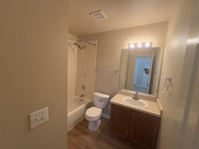 Building Photo - 927 Rustling Cove