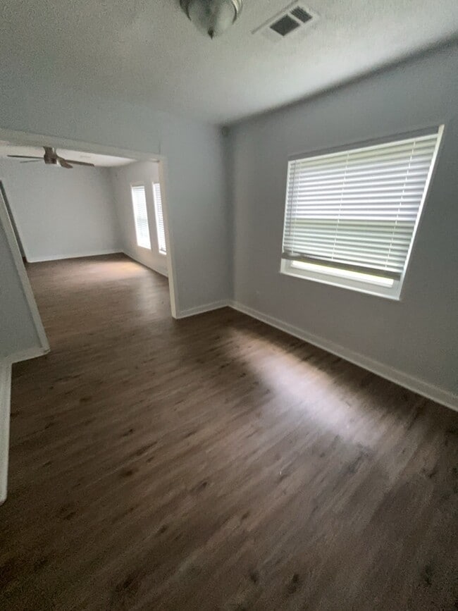 Building Photo - 805 Dorgan St