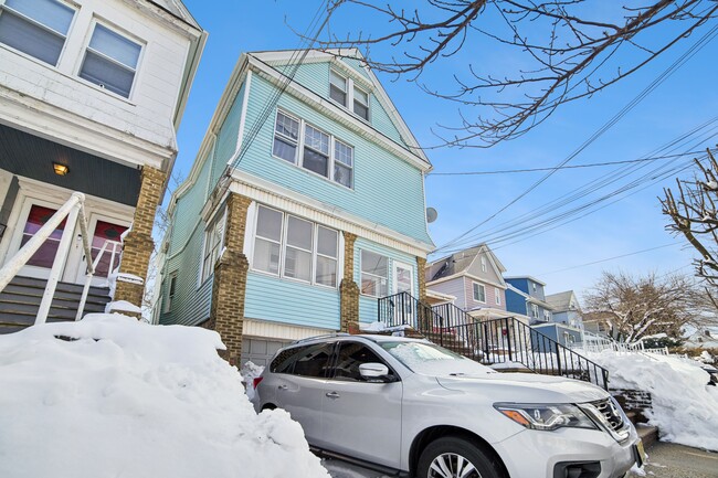 Building Photo - 78 W 6th St