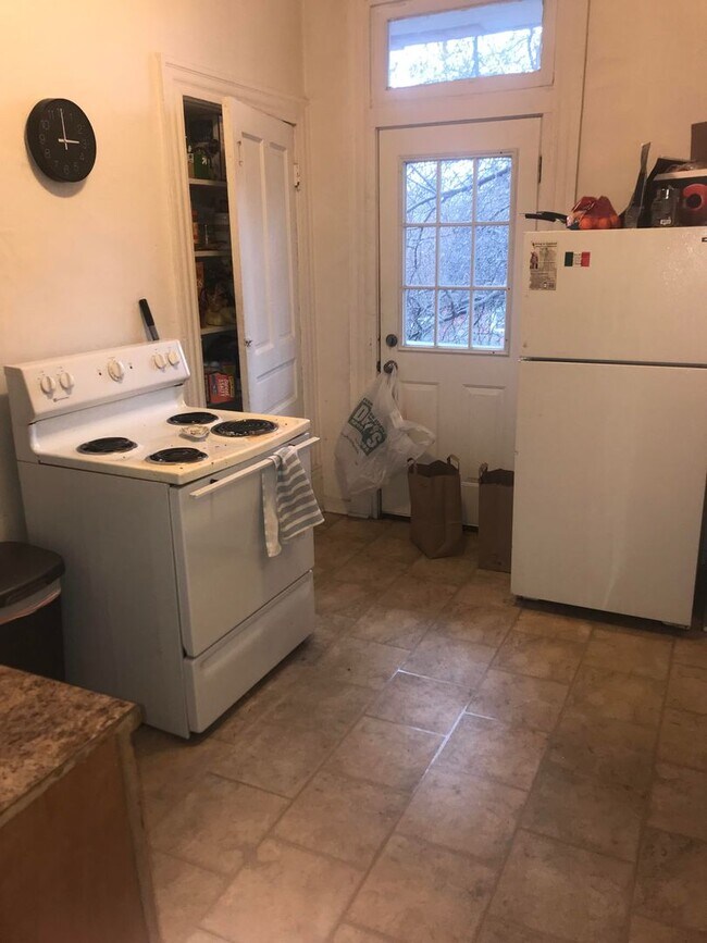 Building Photo - 27 Welsford St