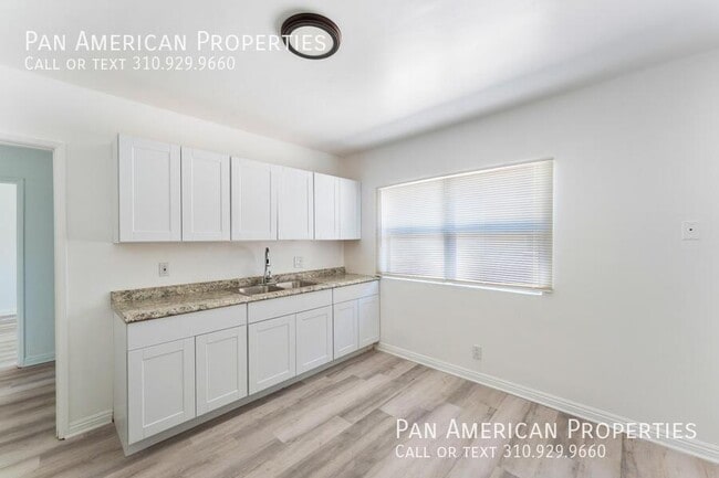 Building Photo - 546 W D St