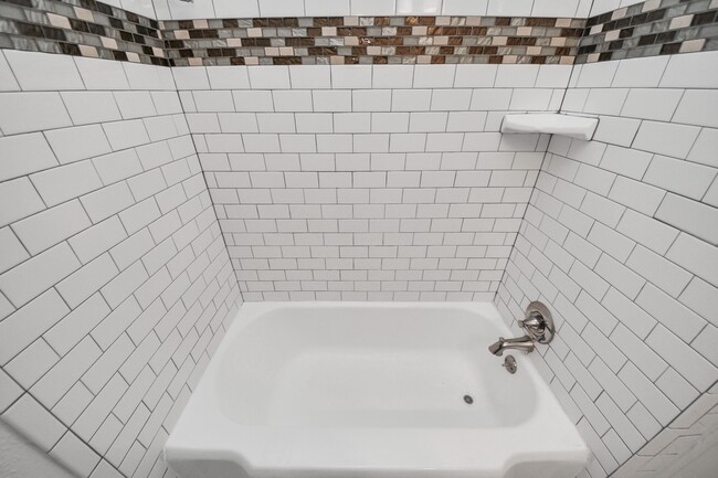 Building Photo - 2332 Sheridan St