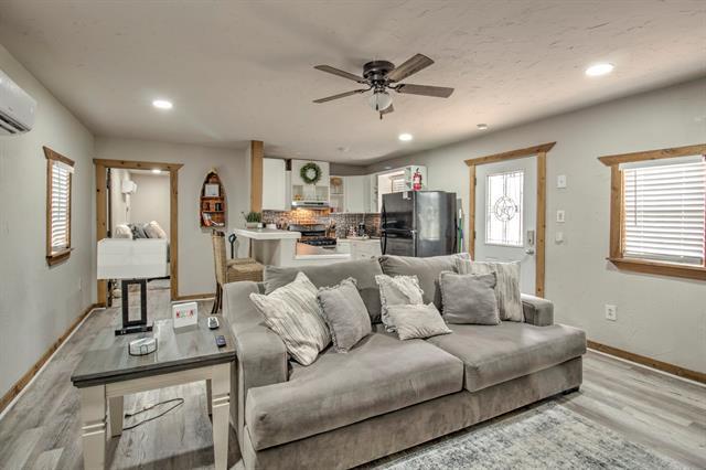 Building Photo - 179 Oak St