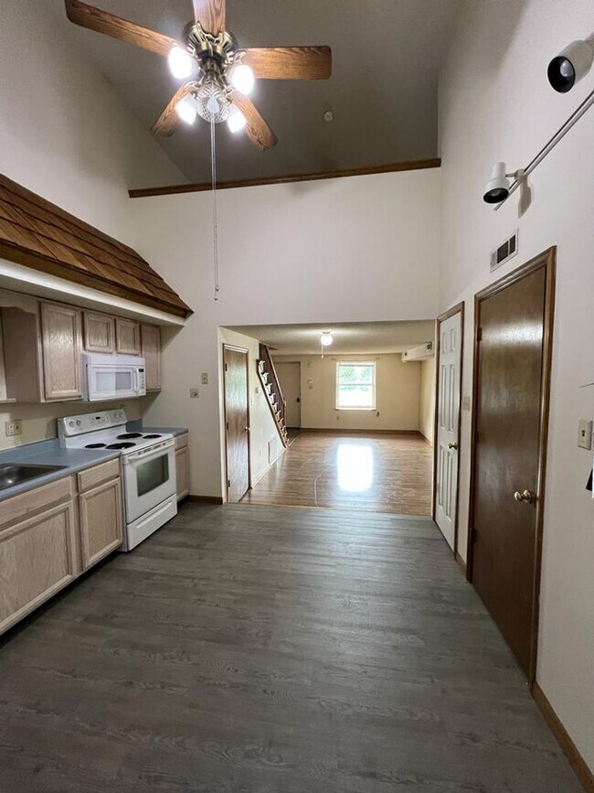 Building Photo - 2-Story, One Bedroom Loft Townhome AVAILABLE JUNE 2026 - Wernersville, PA