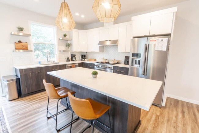 Building Photo - 5177 NE 14th Pl