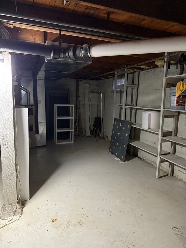 Building Photo - 2 Bed, 1 Bath Home