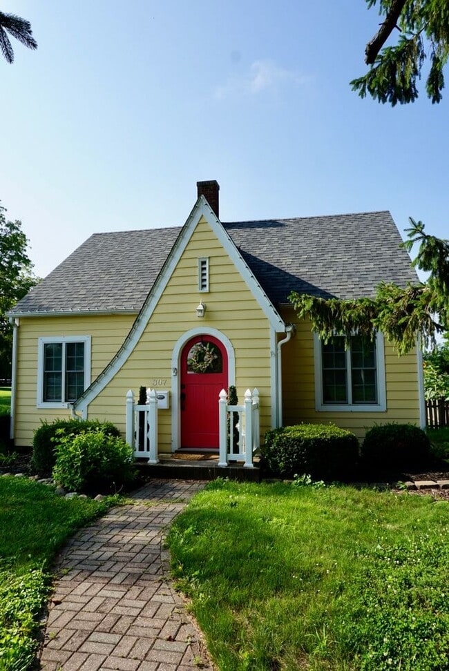 Primary Photo - Adorable Home For Rent!