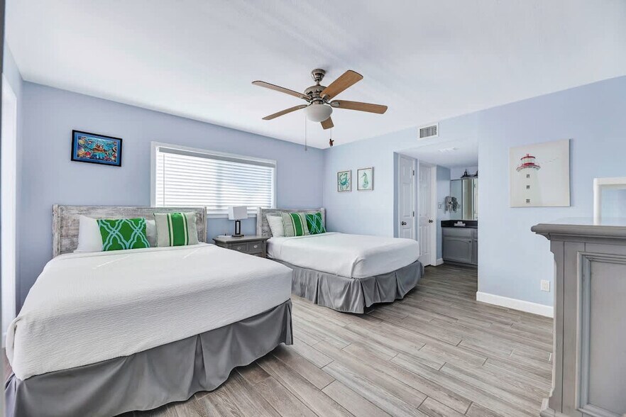 Building Photo - 132 E Gardenia St