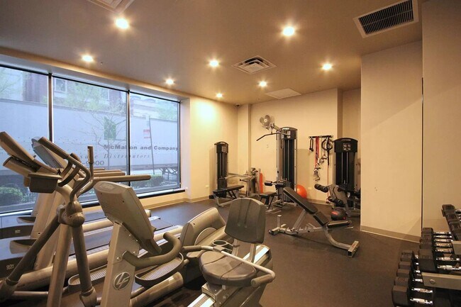 Building Photo - 451 W Huron St