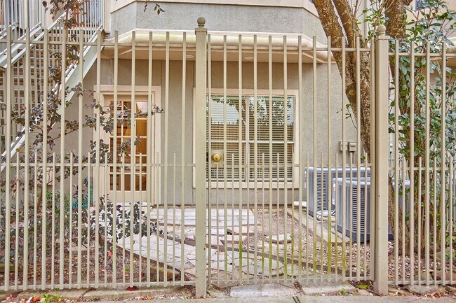 Building Photo - 110 Detering St
