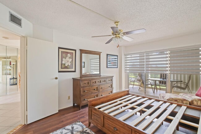 Building Photo - 3951 Via Poinciana
