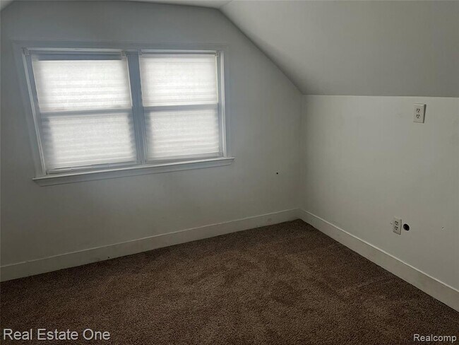 Building Photo - 21410 Roosevelt Ave