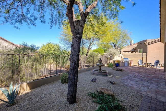 Building Photo - 7410 E Russet Sky Dr