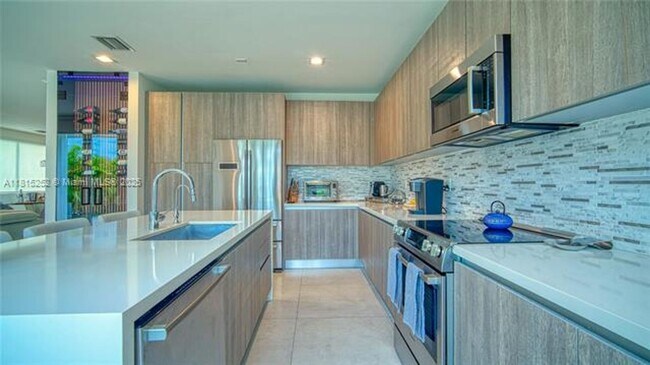 Building Photo - 10360 NW 68th Terrace
