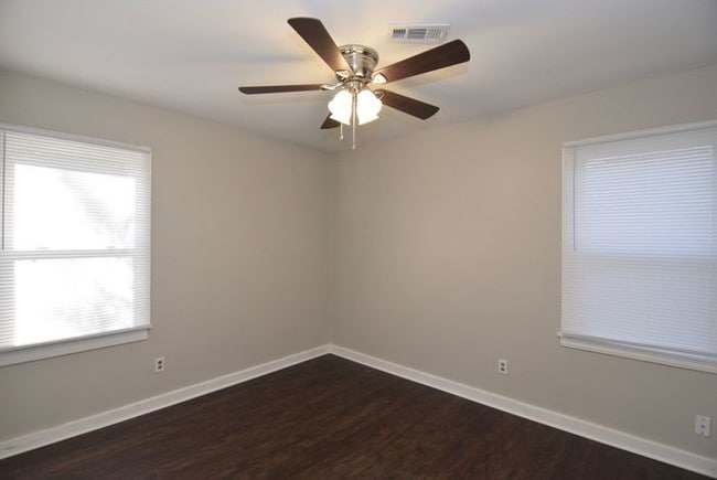 Building Photo - All-Electric 2 Bedroom Duplex - Section 8 OK