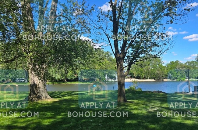 Primary Photo - LAKEFRONT 2 BEDROOM HOME W/OFFICE!