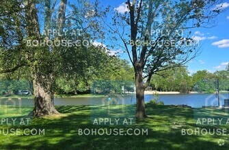 Building Photo - 2 BED/1.5 BATH LAKEFRONT COTTAGE -PET FRIE...