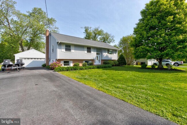 Building Photo - 742 Whitehall Beach Rd