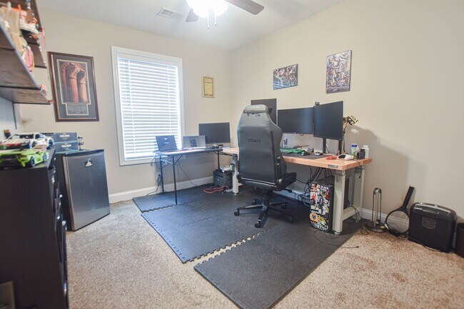 Building Photo - Pet Friendly Three Bedroom!