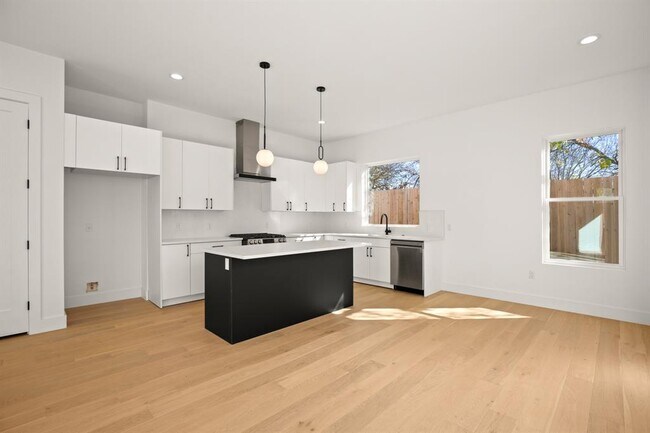 Building Photo - 2715 Sweeney Ln