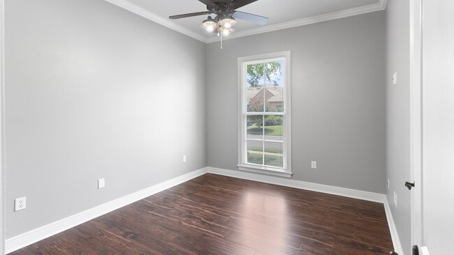 Building Photo - 3 Bedroom Home in U Club | Community Pool | Fenced Patio