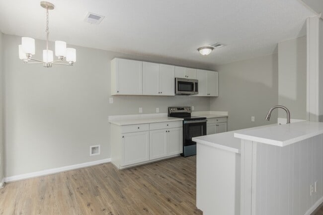 Building Photo - 92 Sparrow Way