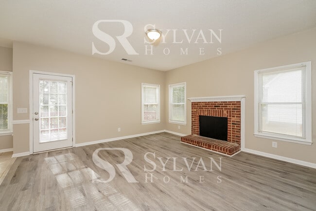 Building Photo - Prepare to be impressed by this 4 bedroom, 2.5 bathroom home