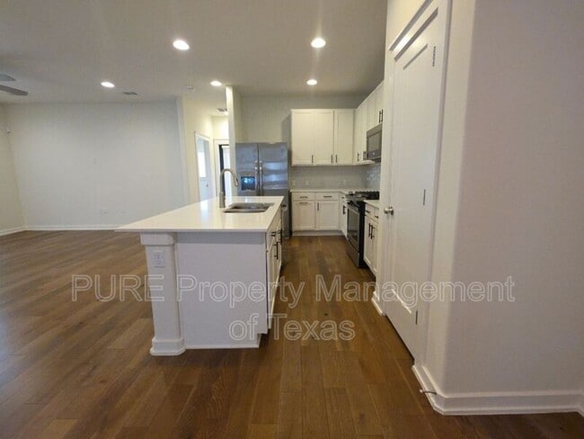 Building Photo - 6800 Menchaca Rd